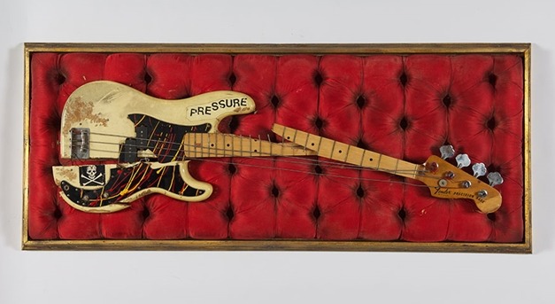 A ripityára tört legendás gitár múzeumba került